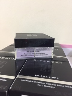 Phấn phủ bột có màu Givenchy