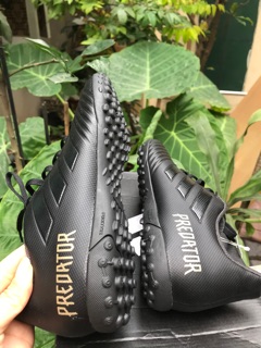 Giày đá bóng Adidas