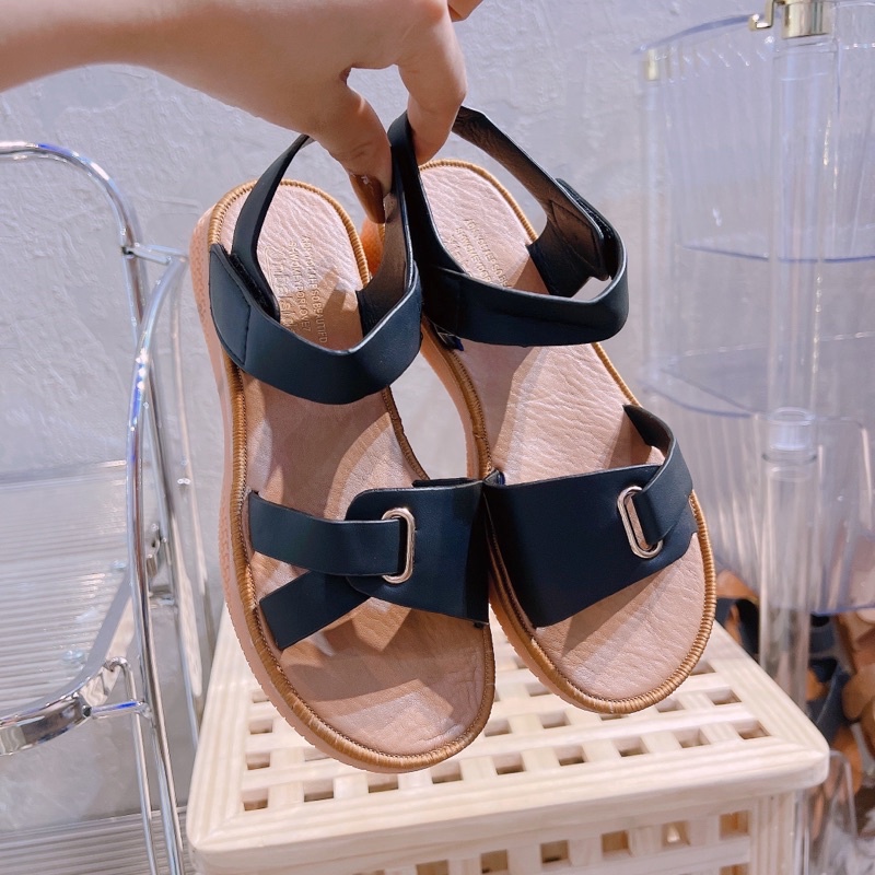 Sandal học sinh