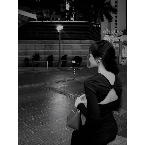 Váy len H.I.U ROOM body dáng dài dự tiệc thu đông, Anes dress cut out lưng sexy H.I.U design 2021. | BigBuy360 - bigbuy360.vn