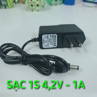 Sạc pin 1S 4.2V 1A. Sạc pin sắt Lithium 18650 3,6V - 4,2V. Sạc 1 cell hoặc nhiều cell đều được, có đèn báo đầy