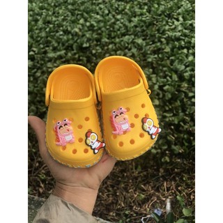 Sục lỗ cho bé trai bé gái