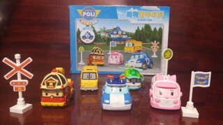 Đồ chơi xe roborcar poly và biển báo