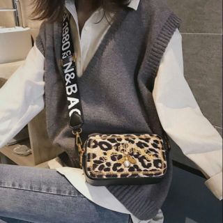 Túi báo gucci ong thêu quai bản to