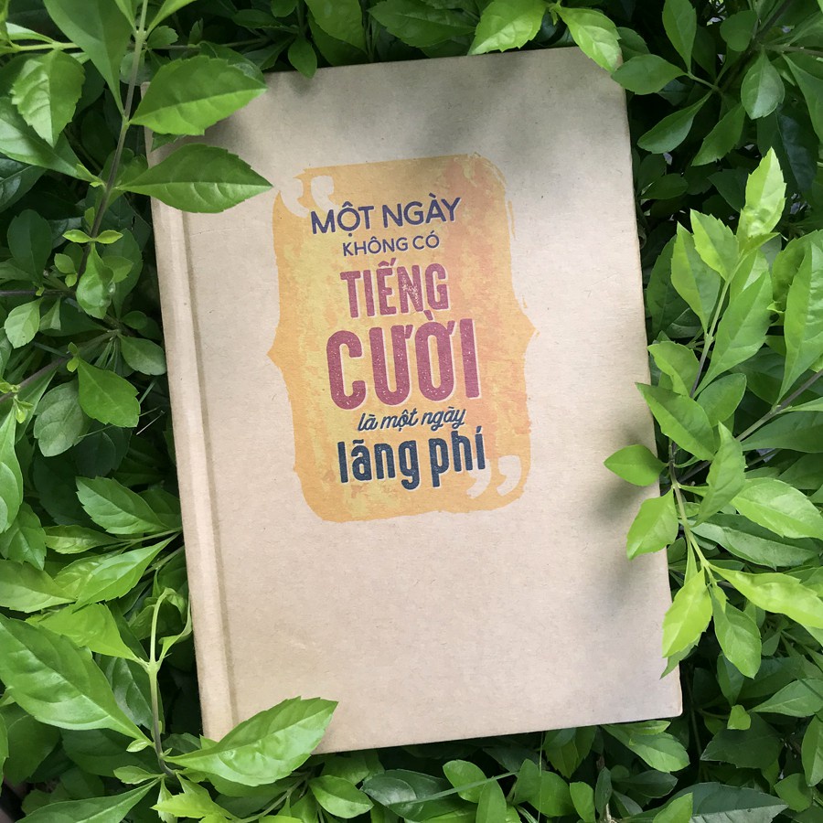 Notebook: Một ngày không có tiếng cười là một ngày lãng phí ( bìa cứng )