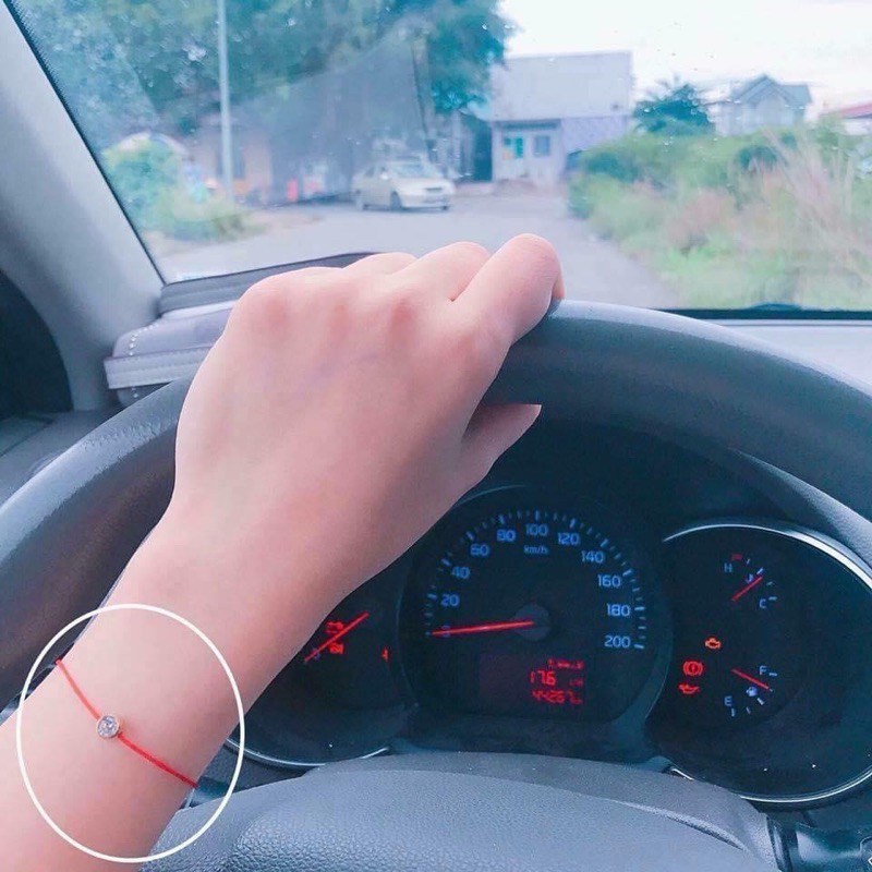 VÒNG TAY CHỈ ĐỎ KIM VÀNG KÈM HỘP NHUNG THÁI LAN