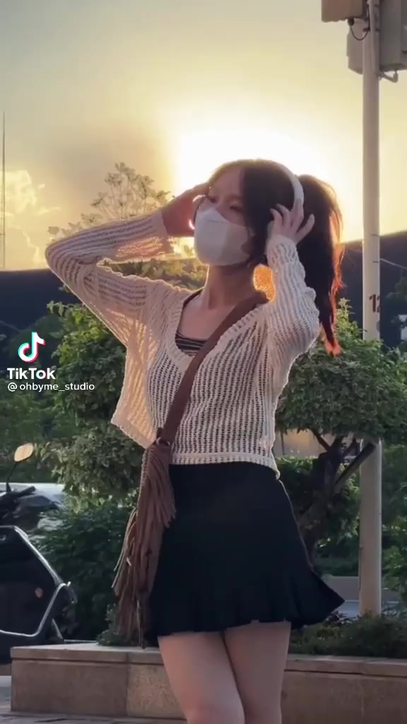 sét áo len yếm kẻ buộc nơ sau cổ dáng ngắn kèm áo cardigan cổ v Hàng quảng châu đẹp (có sẵn) | BigBuy360 - bigbuy360.vn