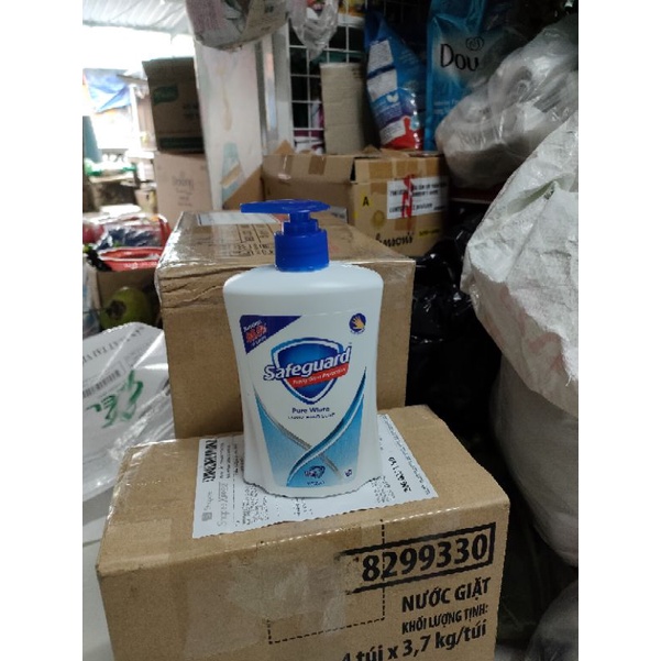 Nước rửa tay safeguard trắng tinh khiết 450ml loại bỏ 99,9% vi khuẩn.