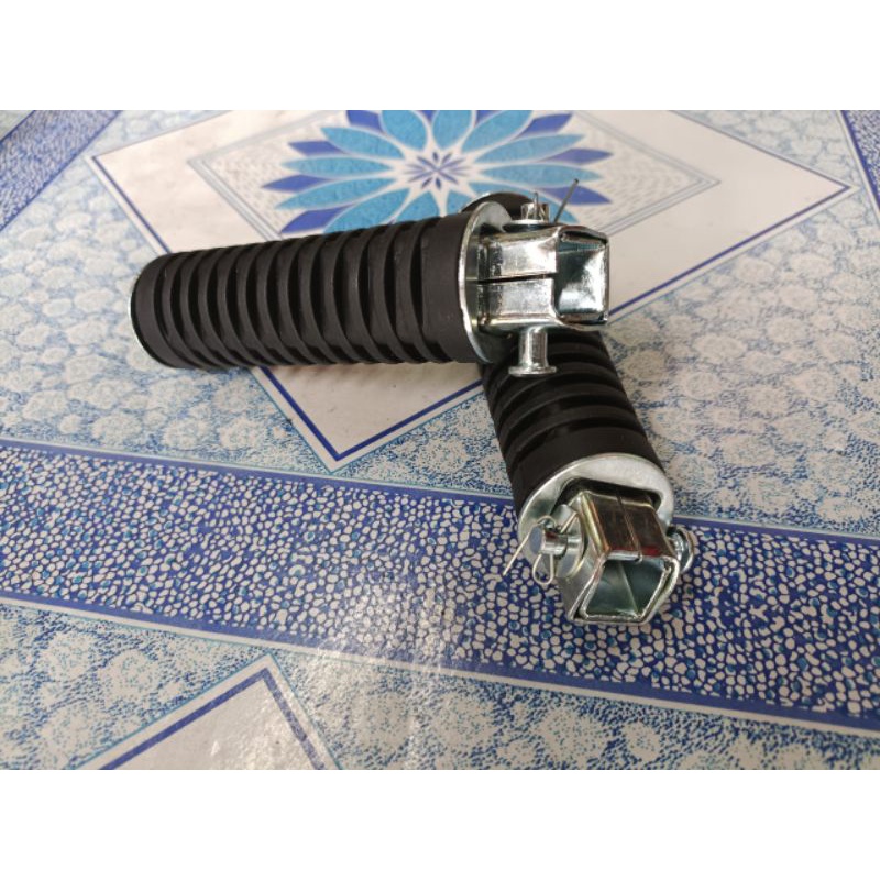 Cặp gác chân sau xe máy