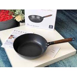 [BÃO SALE] Chảo chống dính nhật bản 28cm Chảo đen chống dính Nhật Bản TKESI TETSU PLUS , quai gỗ , hàng mới trong thùng