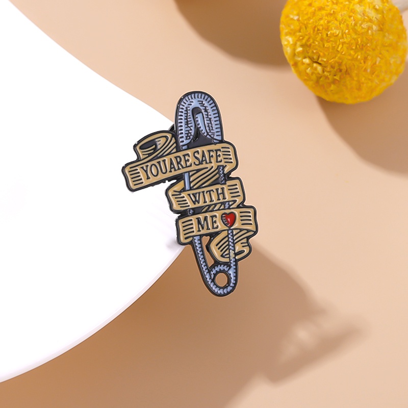 Trâm Cài Áo Hình Chữ You Are Safe with Me 'Hoạt Hình Sáng Tạo