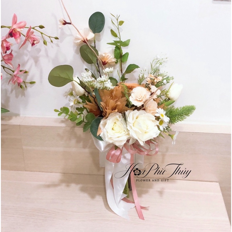 Bó hoa cầm tay cô dâu bằng lụa cao cấp