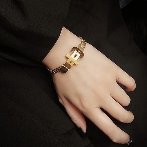 Lắc Tay Nữ Hình Thắt Lưng Titan Ko Đen TT 3345