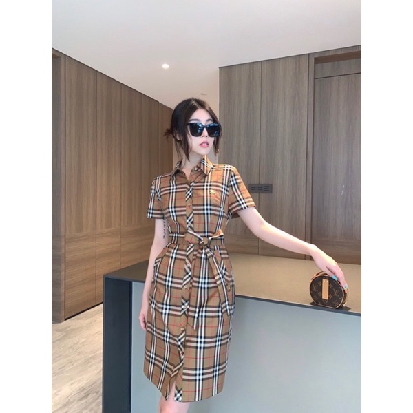 Đầm sơ mi dáng suông tay ngắn có kèm đai thắt eo thương hiệu Burberry BBR cao cấp