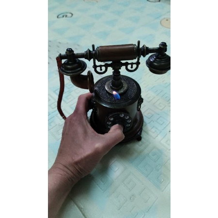 Hộp quẹt điện thoại để bàn cổ, sử dụng gas, hết có thể bơm gas- Thiết kế kiểu điện thoại bàn cổ điển