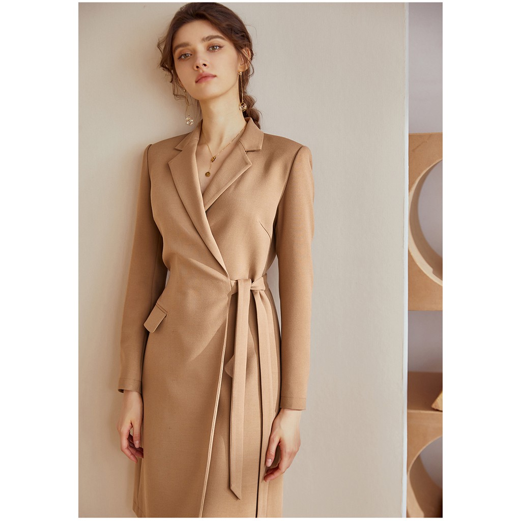 Đầm đấm chéo cổ vest sang trọng màu kem tay dài