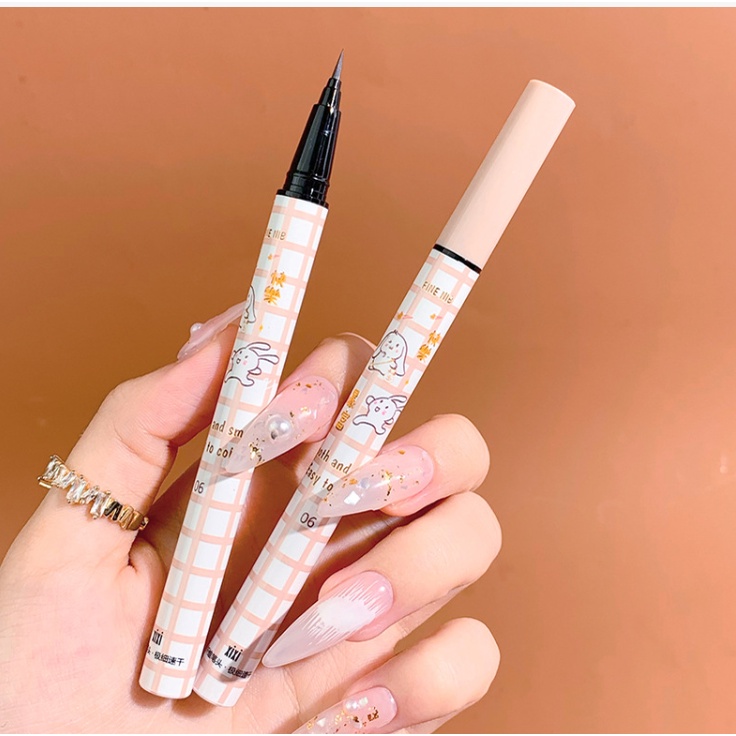 Bút kẻ bọng mắt cười Xixi Wustore tự nhiên