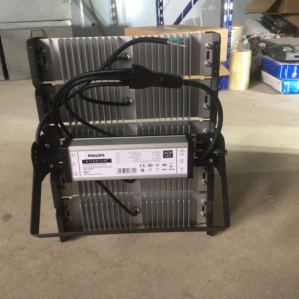 Đèn chiếu sân tennis 250W cao cấp, siêu sáng