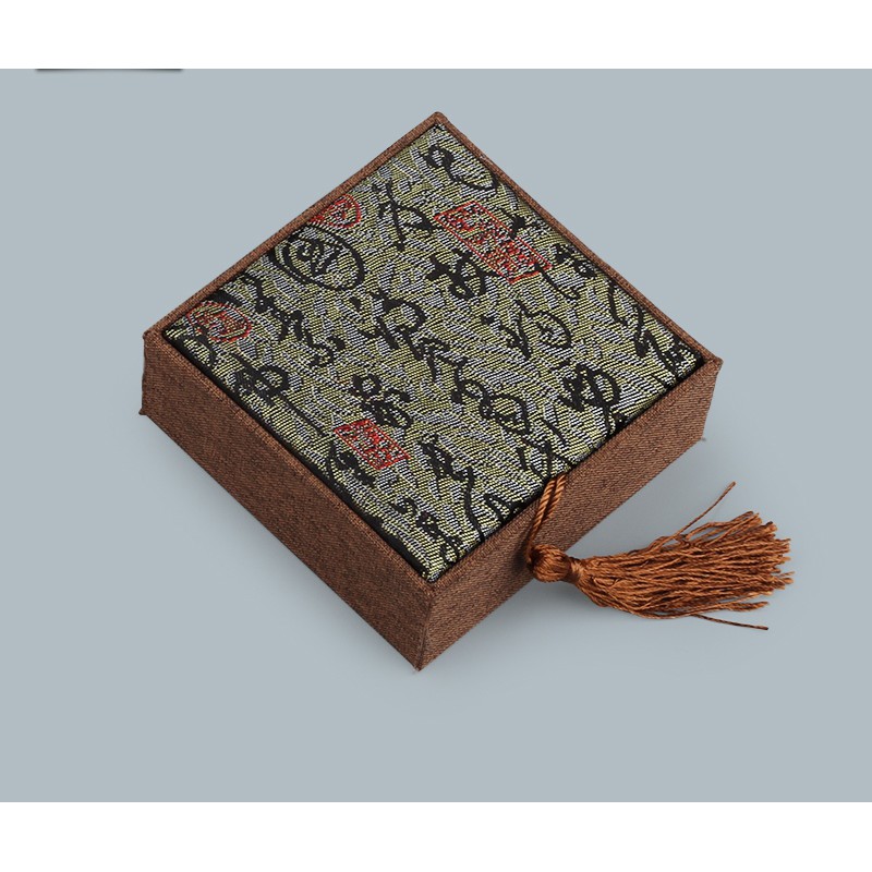 Mộc - Hộp gấm đựng chuỗi vòng đựng vòng tay sang trọng size 10x10x3,5cm | BigBuy360 - bigbuy360.vn