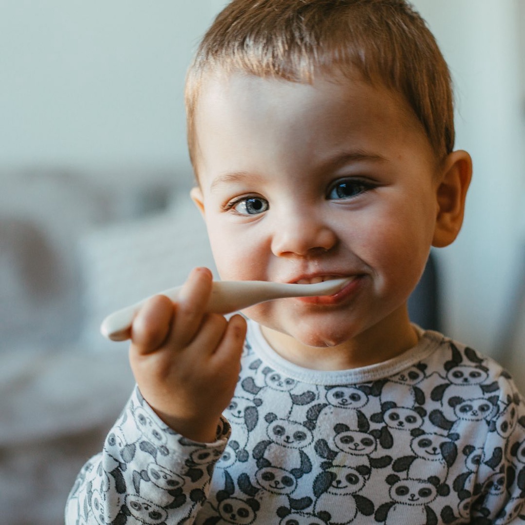 Bàn chải đánh răng cho bé, bàn chải đánh răng organic Jack N'Jill cho bé bằng sợi lông y tế mềm