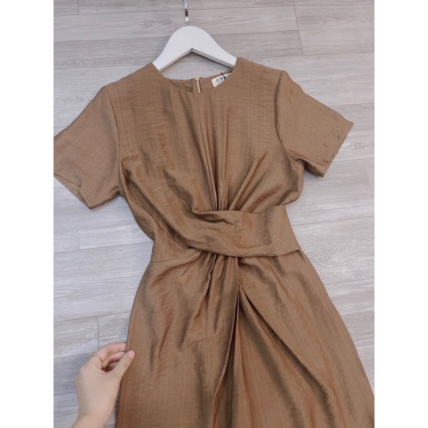 Váy xoắn eo xẻ tà