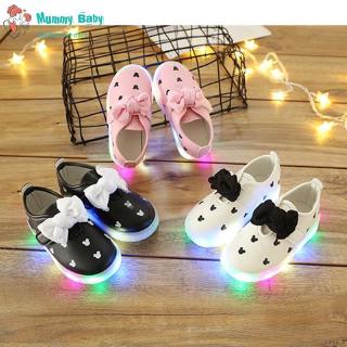 Giày thể thao đế có đèn LED cho bé gái