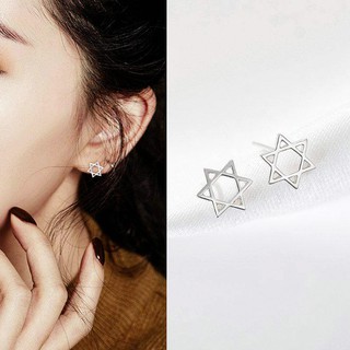 Bông khuyên tai ngôi sao 6 cánh Hàn Quốc 2 màu đen và trắng