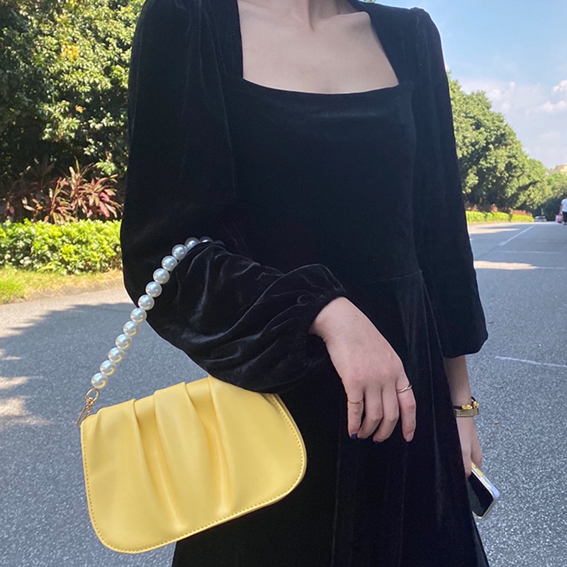 Túi IELGY đeo vai hình đám mây màu trắng phối xích đính ngọc trai dễ phối đồ cho nữ