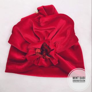 Turban hoa đỏ hạt ngọc