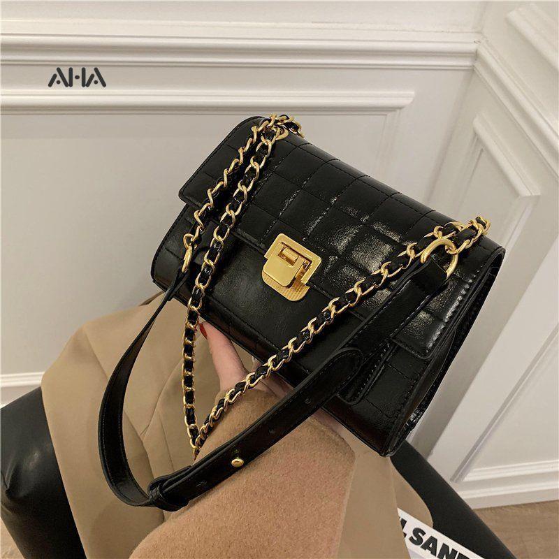 Túi xách AHA official phối dây xích dễ phối đồ thời trang cho nữ