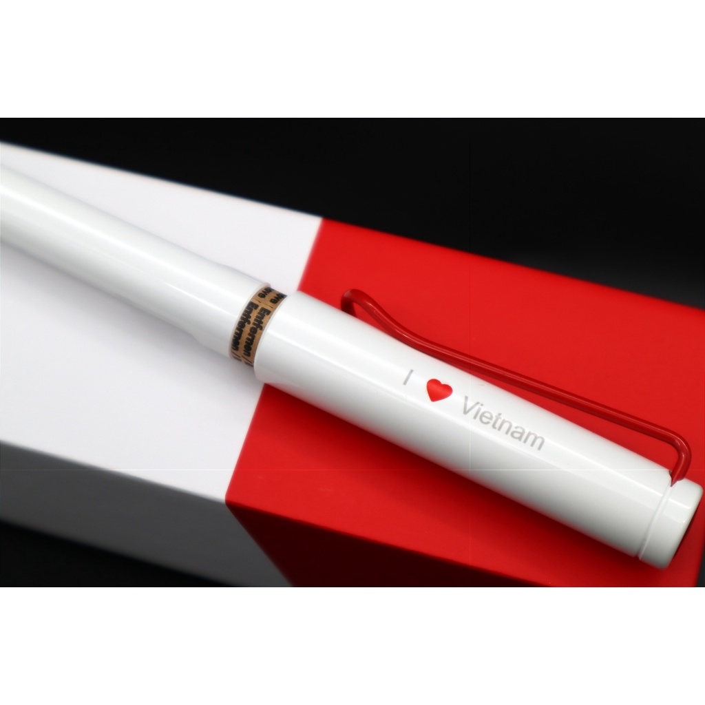 Bút máy I Love VN LAMY Vietnam Special Edition safari white with red clip