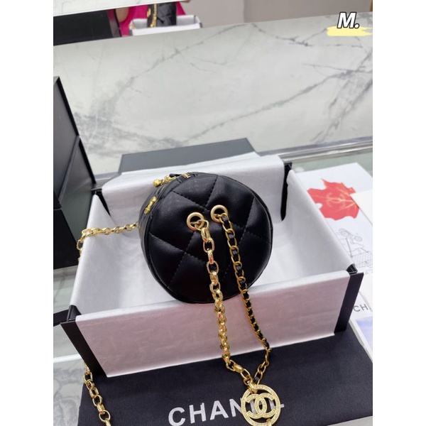 Túi đeo chéo nữ C.N charm trống sz20x13cm dây gắn charm cực điệu(2 màu :đen&amp;trắng)