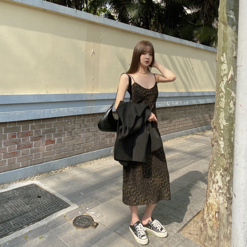 Đầm Dài Hai Dây Cổ Chữ V Họa Tiết Da Báo Thời Trang Mùa Hè Quyến Rũ