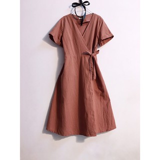 Đầm midi xô linen đắp vạt cột dây cam đất