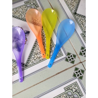 Vá muỗng xới cơm nhựa nhiều màu