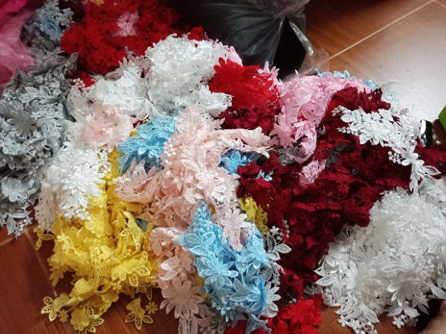 Hoa ren trang trí váy ,áo.