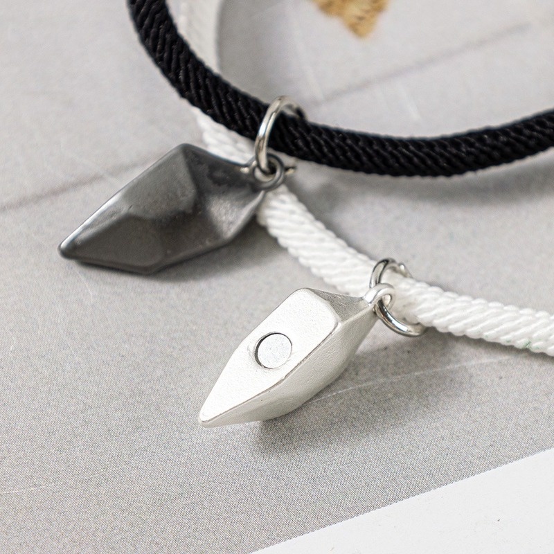 Set 2 vòng tay bện dây gắn đá trắng đen có thể điều chỉnh kích thước