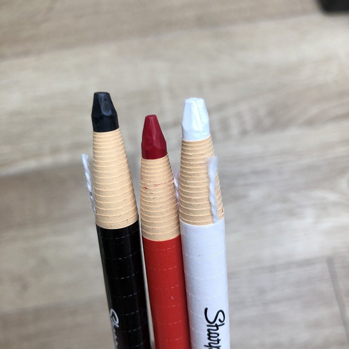 Chì đá sharpie kẻ chân mày trong phun xăm thẩm mỹ