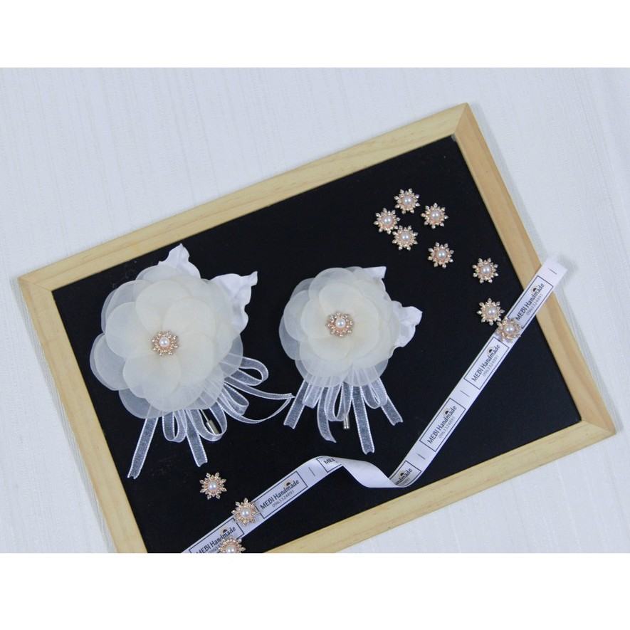 (Ảnh thật 100%) Hoa cài áo handmade mẫu vải voan nhụy đá mix lá gấm và ruy băng voan siêu xinh (No box)
