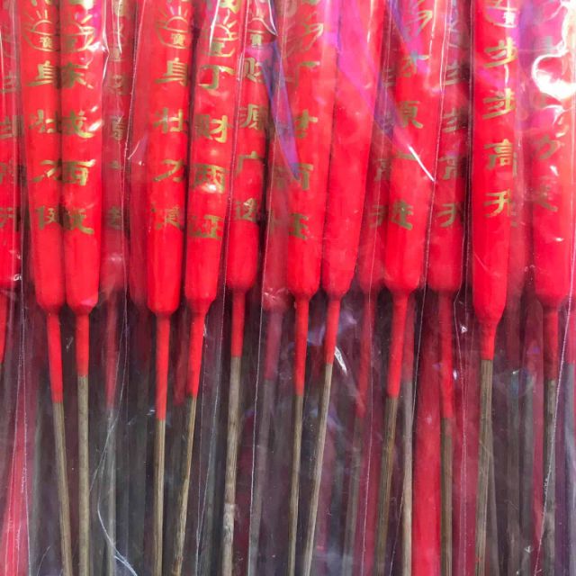 Đèn cầy cúng ngoài trời gió  không tắt 2 cây