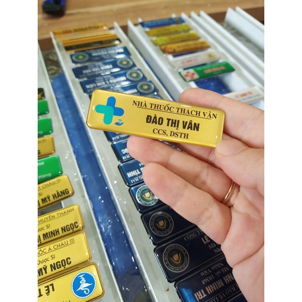 Thẻ tên nhà thuốc, quầy thuốc cho dược sĩ - dùng ghim cài