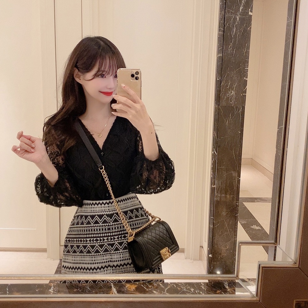 Áo sơ mi voan tay dài cổ chữ V phối ren phong cách Hàn Quốc cho nữ