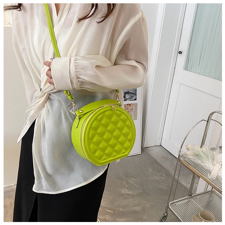 Túi tote/ đeo chéo JASMIN NOIR kiểu tròn có dây đeo chần bông kẻ sọc caro cho nữ