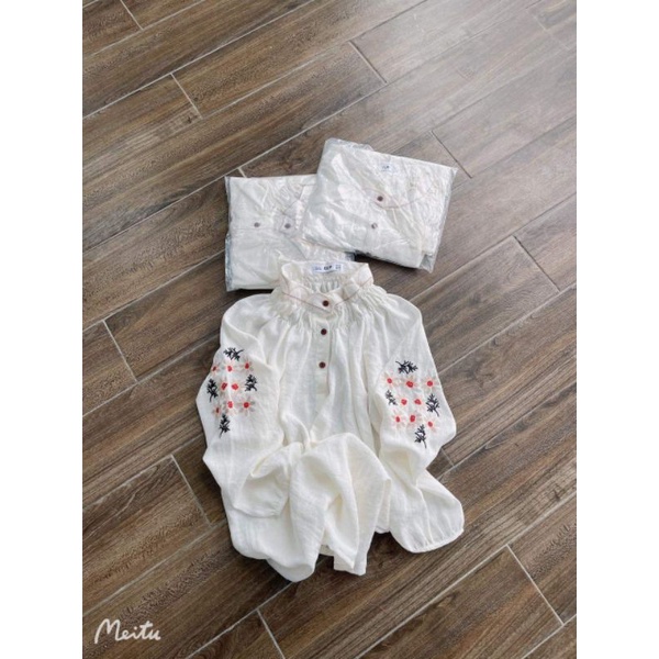 Áo thêu hoa vải xô đũi mềm mại phong cách Hàn