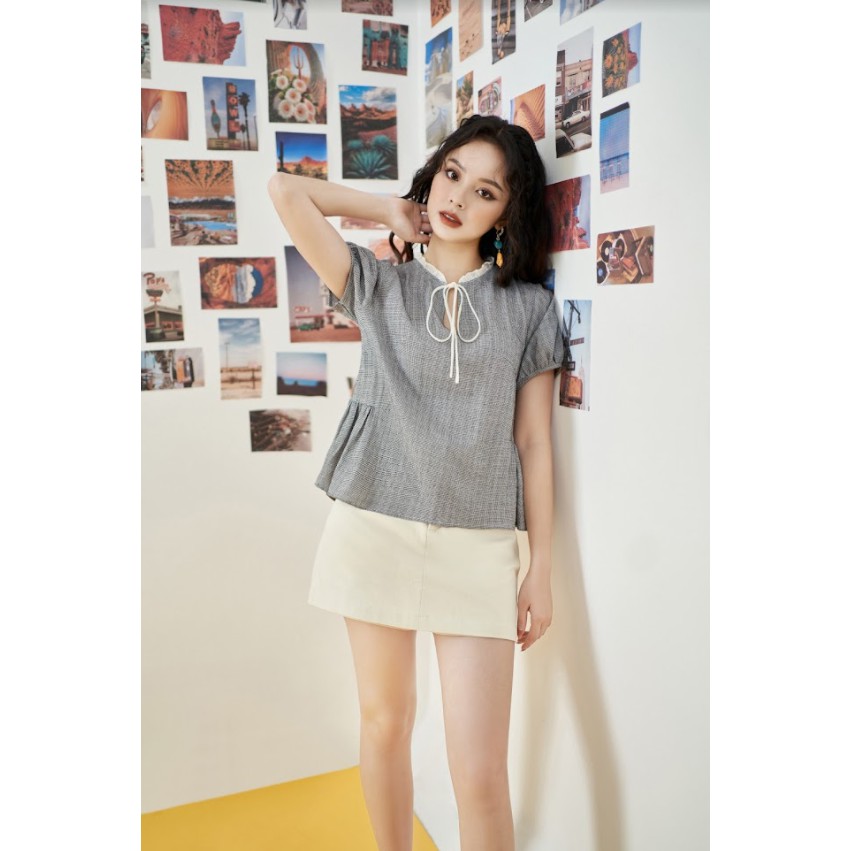 Áo sơ mi peplum karo nhí cổ bèo trắng 1AO3018 ADORE DRESS