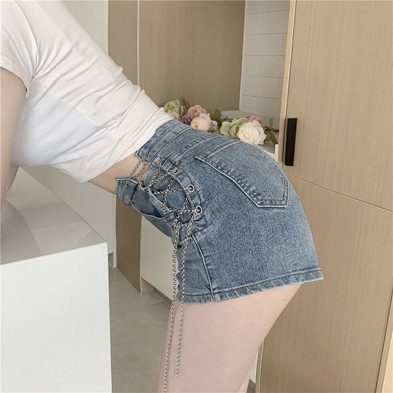 Quần short denim mỏng phối dây xích thời trang cá tính cho nữ