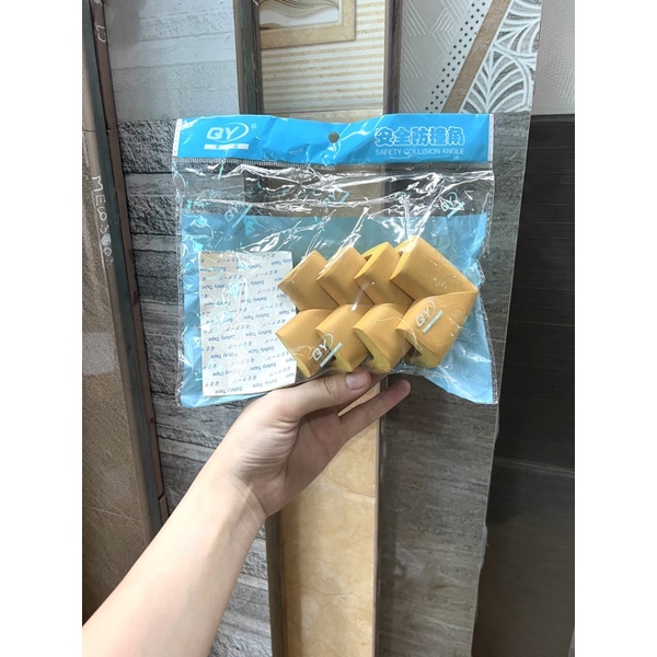 Bộ 4 miếng bọc góc bàn an toàn cho bé ( tặng băng keo dán)