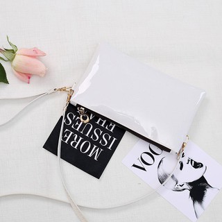 Túi đeo chéo đựng điện thoại.