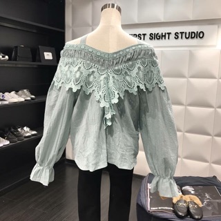 Sơ mi chữ v chễ vai