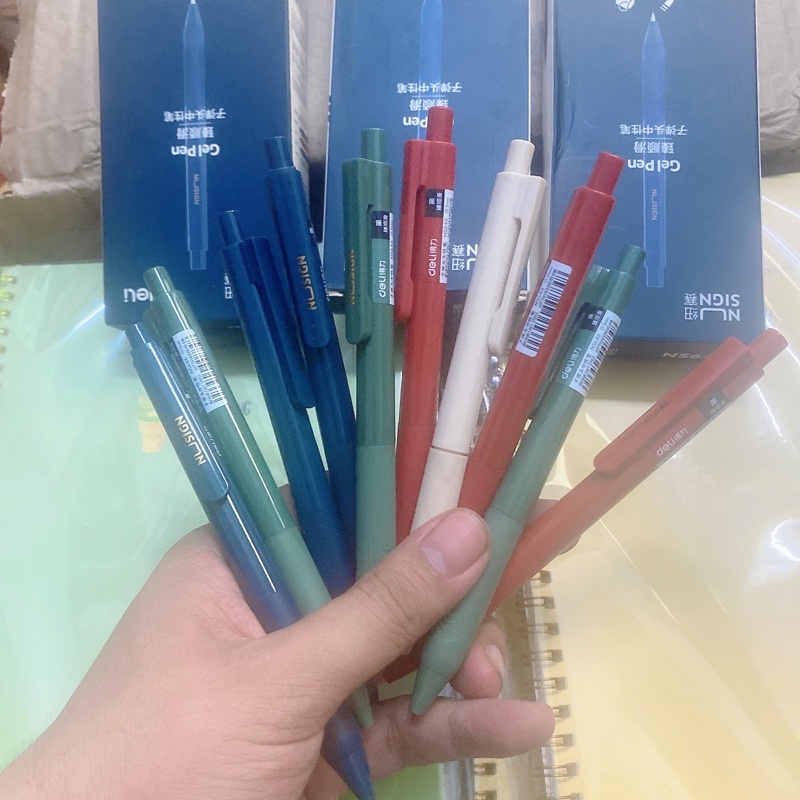Bút Bi Nước Deli Ngòi 0.5mm Dùng Cho Học Sinh, Văn Phòng NUSIGN 0.5MM MỰC ĐEN CAO CẤP NS646, Bút mực Gel Deli NS646